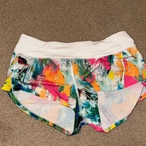 Lululemon Speed Up LR short 2.5 lined, size 6